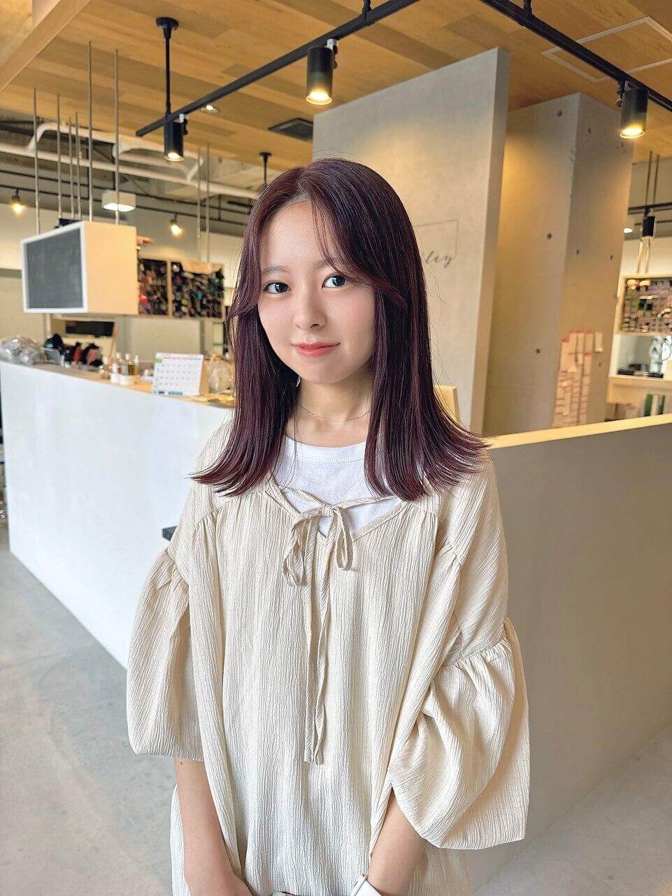 ミディアムの女性