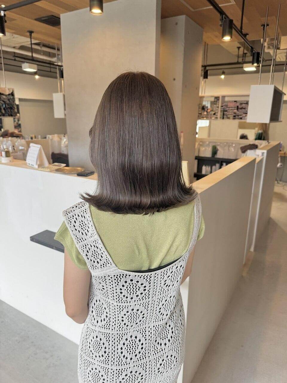 ミディアムの女性